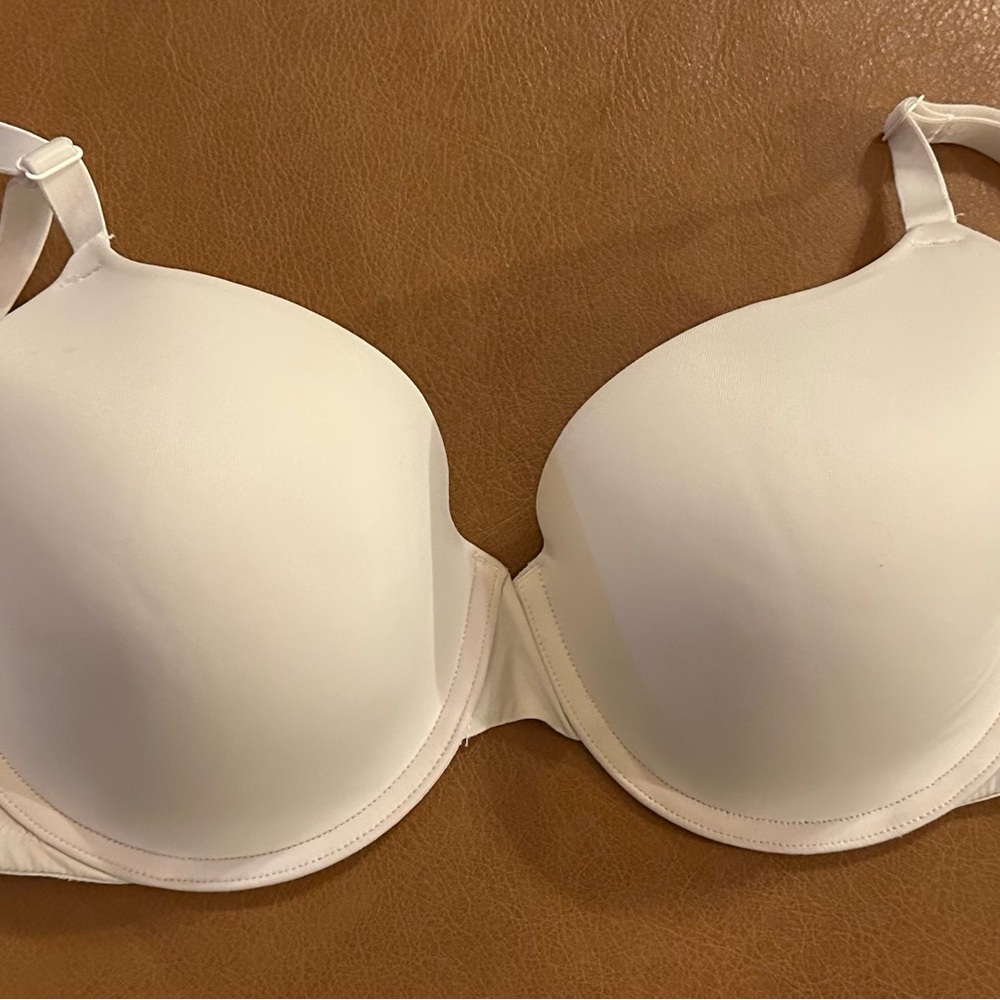 PINK Victoria's Secret White Bra